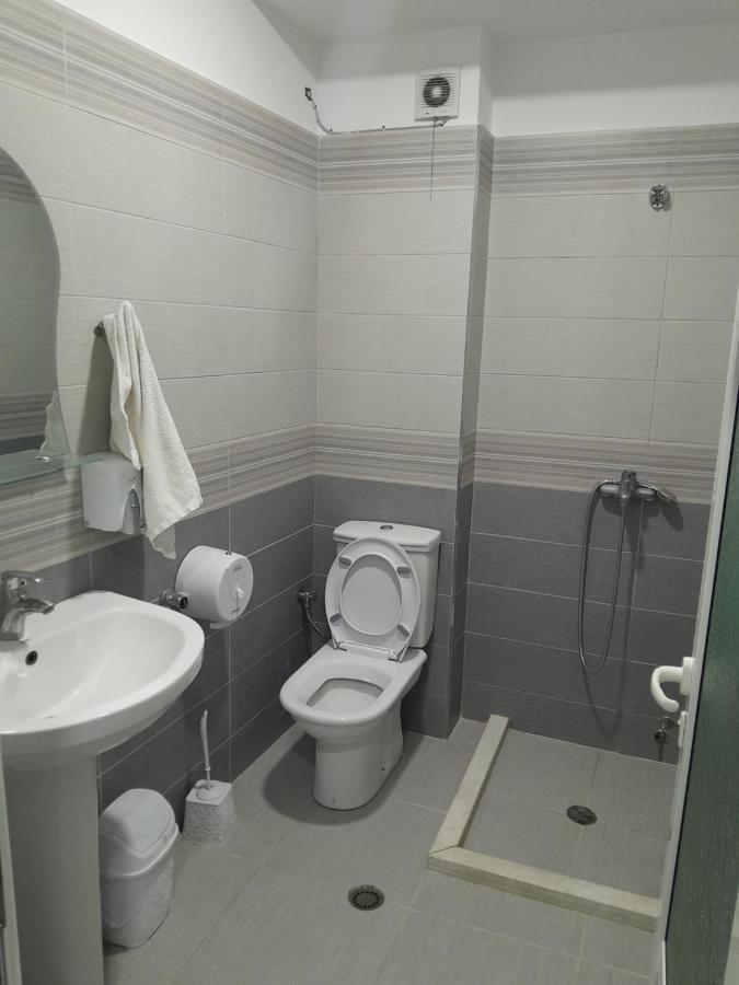 Hotel Yjet Pogradec Bagian luar foto